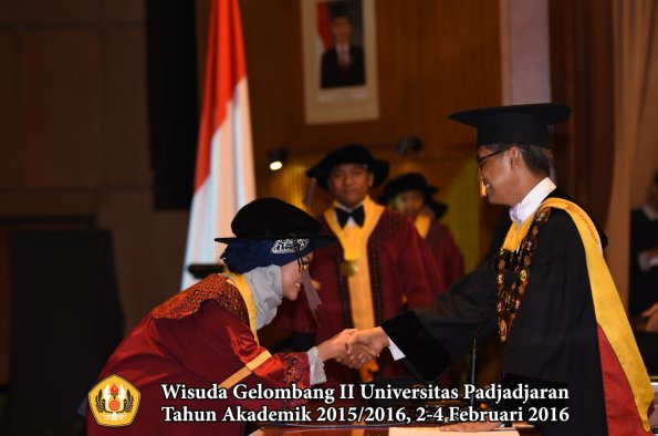 Wisuda Unpad Gel II TA 2015_2016  Fakultas Peternakan oleh Rektor  058