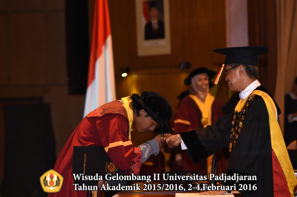 Wisuda Unpad Gel II TA 2015_2016  Fakultas Peternakan oleh Rektor  060