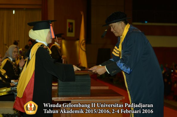 Wisuda Unpad Gel II TA 2015_2016 Fakultas Teknik Geologi oleh Dekan  001