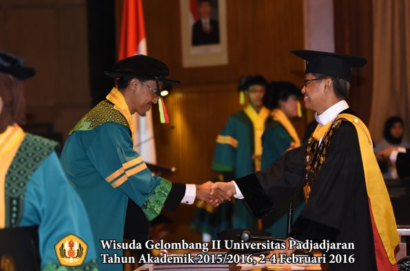 Wisuda Unpad Gel II TA 2015_2016   Fakultas Mipa oleh Rektor  008