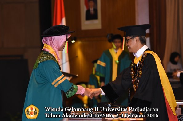 Wisuda Unpad Gel II TA 2015_2016   Fakultas Mipa oleh Rektor  013