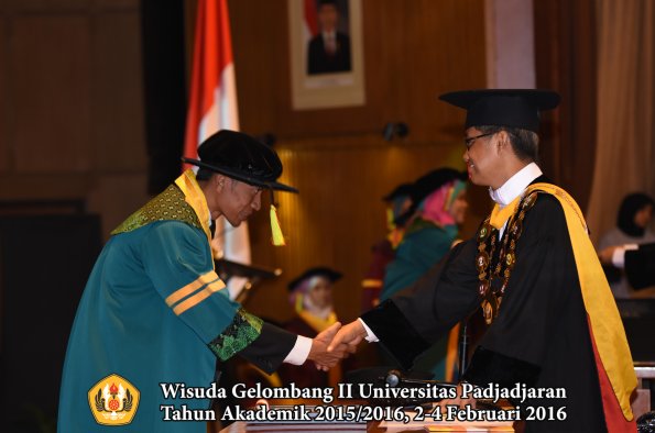 Wisuda Unpad Gel II TA 2015_2016   Fakultas Mipa oleh Rektor  018
