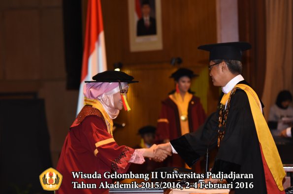 Wisuda Unpad Gel II TA 2015_2016   Fakultas Mipa oleh Rektor  022