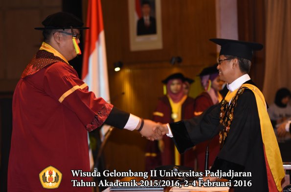 Wisuda Unpad Gel II TA 2015_2016   Fakultas Mipa oleh Rektor  030