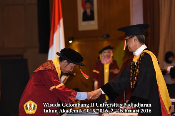 Wisuda Unpad Gel II TA 2015_2016   Fakultas Mipa oleh Rektor  037