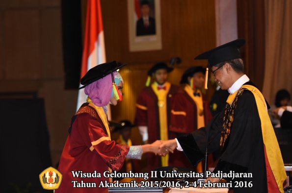 Wisuda Unpad Gel II TA 2015_2016   Fakultas Mipa oleh Rektor  053