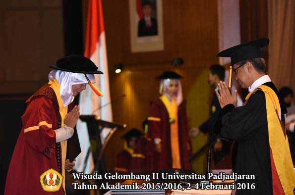 Wisuda Unpad Gel II TA 2015_2016   Fakultas Mipa oleh Rektor  058