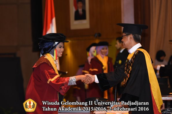 Wisuda Unpad Gel II TA 2015_2016   Fakultas Mipa oleh Rektor  065