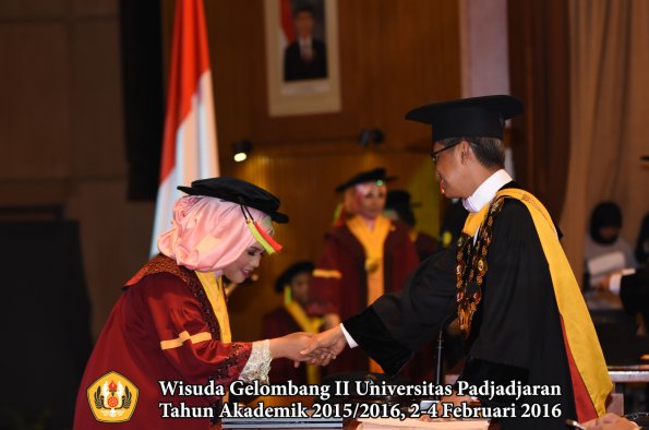 Wisuda Unpad Gel II TA 2015_2016   Fakultas Mipa oleh Rektor  076
