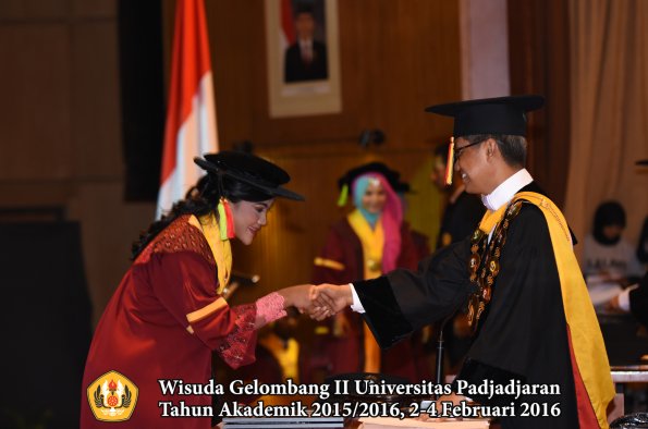 Wisuda Unpad Gel II TA 2015_2016   Fakultas Mipa oleh Rektor  081