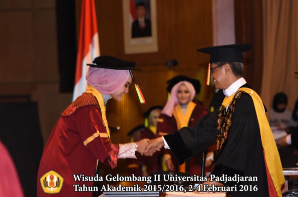 Wisuda Unpad Gel II TA 2015_2016   Fakultas Mipa oleh Rektor  083