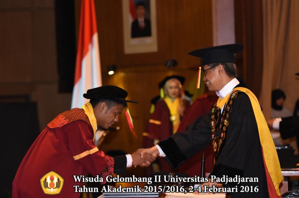 Wisuda Unpad Gel II TA 2015_2016   Fakultas Mipa oleh Rektor  085