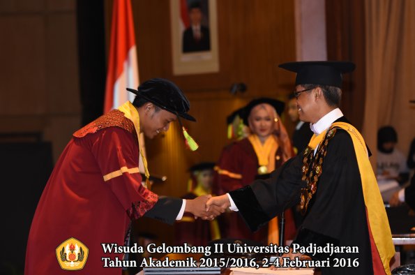 Wisuda Unpad Gel II TA 2015_2016   Fakultas Mipa oleh Rektor  086