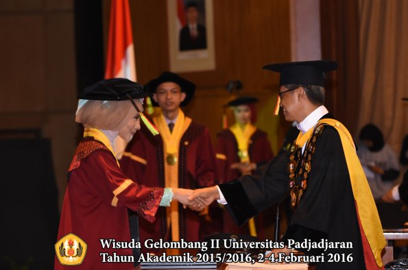 Wisuda Unpad Gel II TA 2015_2016   Fakultas Mipa oleh Rektor  088