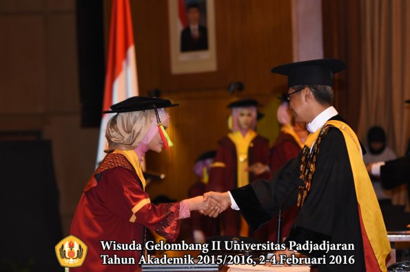 Wisuda Unpad Gel II TA 2015_2016   Fakultas Mipa oleh Rektor  091