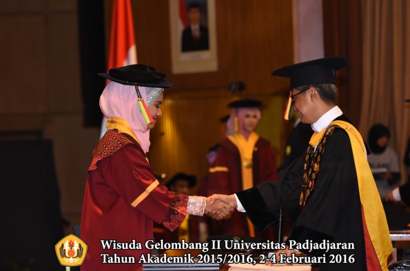 Wisuda Unpad Gel II TA 2015_2016   Fakultas Mipa oleh Rektor  092