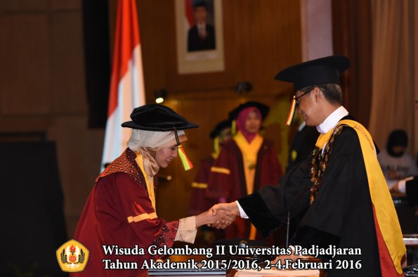 Wisuda Unpad Gel II TA 2015_2016   Fakultas Mipa oleh Rektor  126