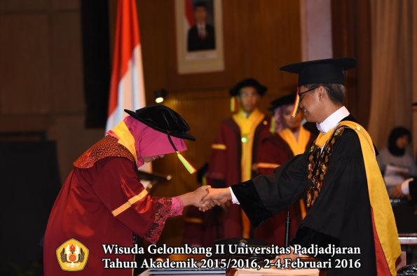 Wisuda Unpad Gel II TA 2015_2016   Fakultas Mipa oleh Rektor  127