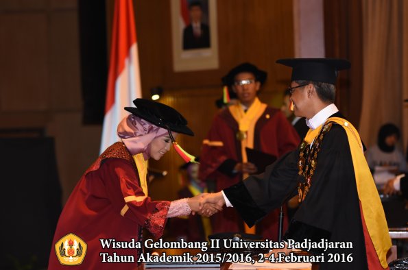 Wisuda Unpad Gel II TA 2015_2016   Fakultas Mipa oleh Rektor  128