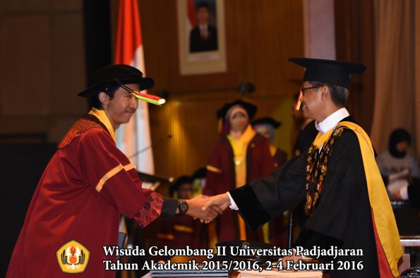 Wisuda Unpad Gel II TA 2015_2016   Fakultas Mipa oleh Rektor  130