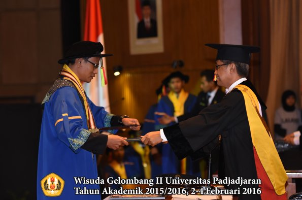 Wisuda Unpad Gel II TA 2015_2016   Fakultas Mipa oleh Rektor  176