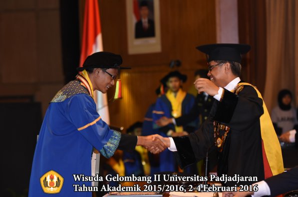 Wisuda Unpad Gel II TA 2015_2016   Fakultas Mipa oleh Rektor  177