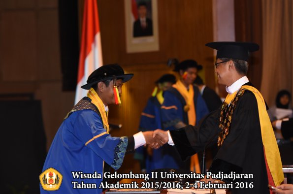 Wisuda Unpad Gel II TA 2015_2016   Fakultas Mipa oleh Rektor  180
