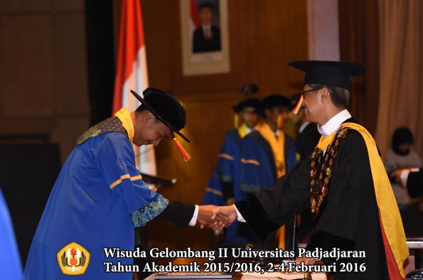 Wisuda Unpad Gel II TA 2015_2016   Fakultas Mipa oleh Rektor  189