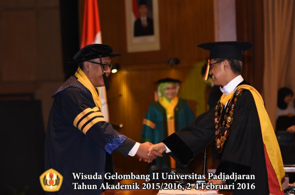 Wisuda Unpad Gel II TA 2015_2016  Fakultas Teknik Geologi oleh Rektor  005