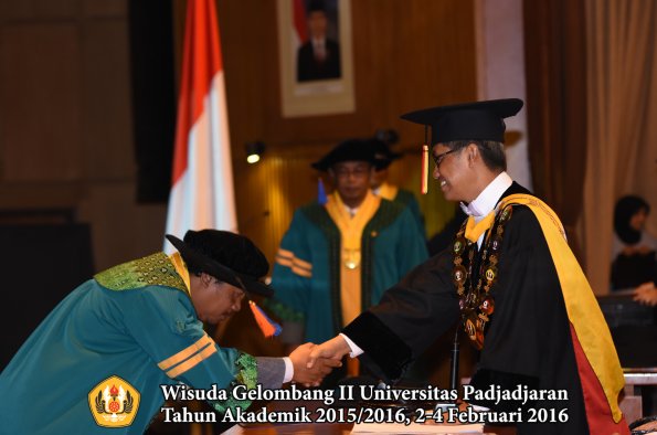 Wisuda Unpad Gel II TA 2015_2016  Fakultas Teknik Geologi oleh Rektor  008