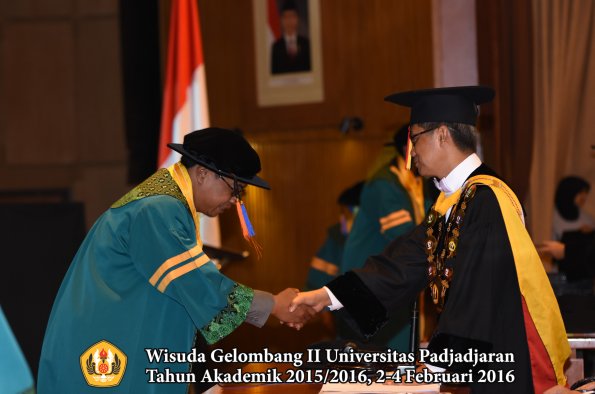 Wisuda Unpad Gel II TA 2015_2016  Fakultas Teknik Geologi oleh Rektor  009