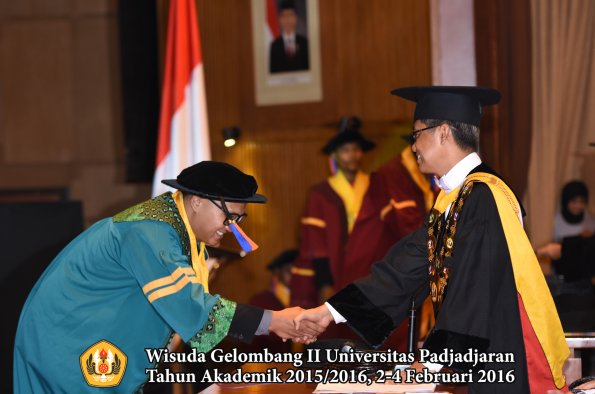 Wisuda Unpad Gel II TA 2015_2016  Fakultas Teknik Geologi oleh Rektor  012