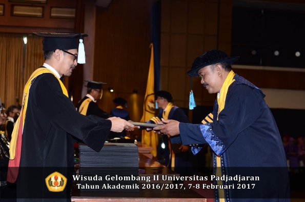 Wisuda Unpad Gel II TA 2016_2017 FAKULTAS ILMU BUDAYA DEKAN 004