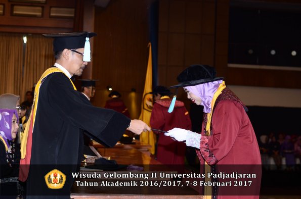 Wisuda Unpad Gel II TA 2016_2017 FAKULTAS ILMU BUDAYA DEKAN 044