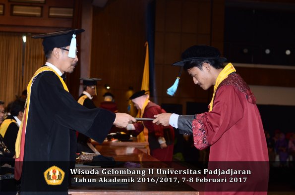 Wisuda Unpad Gel II TA 2016_2017 FAKULTAS ILMU BUDAYA DEKAN 086