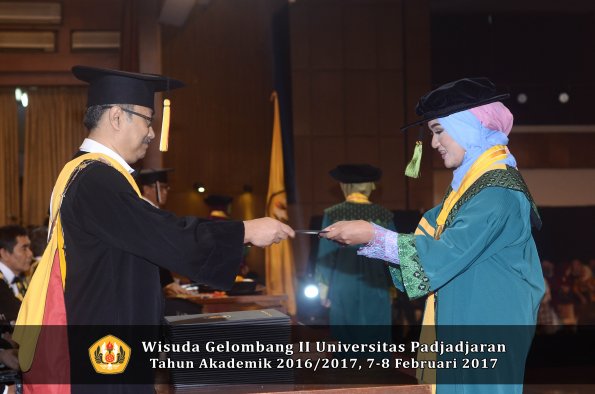 Wisuda Unpad Gel II TA 2016_2017 FAKULTAS KEDOKTERAN DEKAN 012