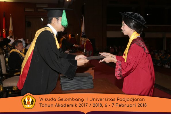 wisuda unpad gel II TA 2017-2018 fakultas kedokteran  oleh Dekan 292