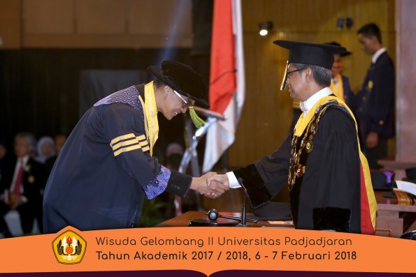 wisuda unpad gel II TA 2017-2018 fakultas kedokteran  oleh Rektor 001