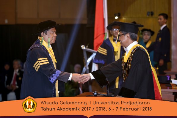 wisuda unpad gel II TA 2017-2018 fakultas kedokteran  oleh Rektor 002