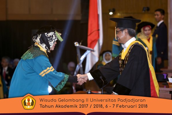 wisuda unpad gel II TA 2017-2018 fakultas kedokteran  oleh Rektor 005