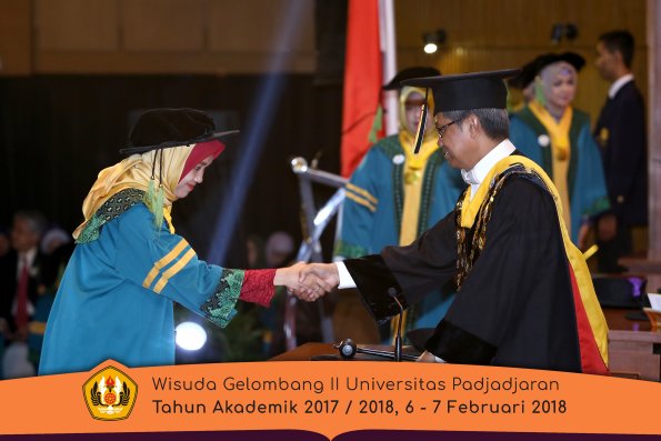wisuda unpad gel II TA 2017-2018 fakultas kedokteran  oleh Rektor 006