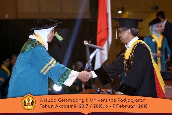 wisuda unpad gel II TA 2017-2018 fakultas kedokteran  oleh Rektor 010