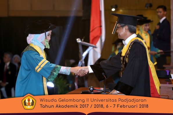 wisuda unpad gel II TA 2017-2018 fakultas kedokteran  oleh Rektor 011