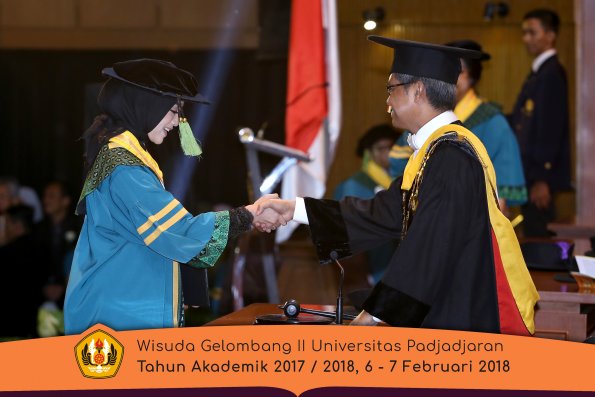 wisuda unpad gel II TA 2017-2018 fakultas kedokteran  oleh Rektor 014