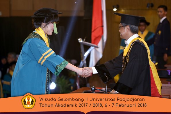wisuda unpad gel II TA 2017-2018 fakultas kedokteran  oleh Rektor 016