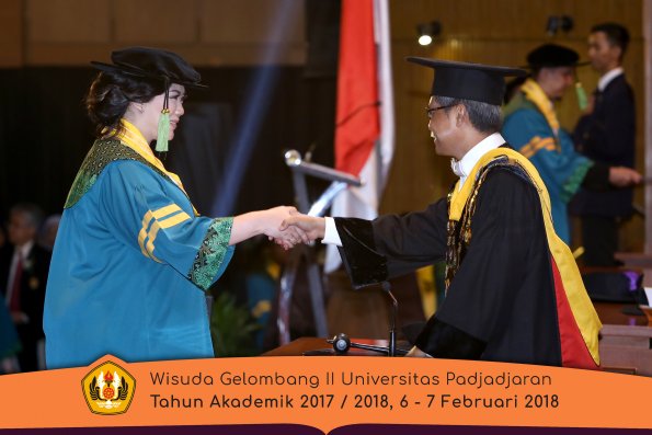 wisuda unpad gel II TA 2017-2018 fakultas kedokteran  oleh Rektor 021