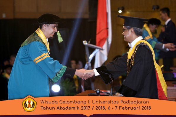 wisuda unpad gel II TA 2017-2018 fakultas kedokteran  oleh Rektor 022