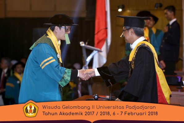 wisuda unpad gel II TA 2017-2018 fakultas kedokteran  oleh Rektor 026