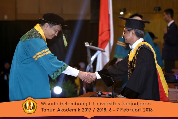 wisuda unpad gel II TA 2017-2018 fakultas kedokteran  oleh Rektor 028