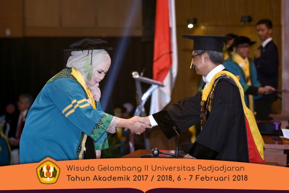 wisuda unpad gel II TA 2017-2018 fakultas kedokteran  oleh Rektor 029